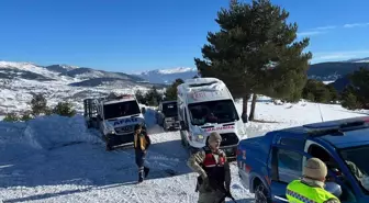 Kar Sebebiyle Mahsur Kalan Hasta Ambulansla Hastaneye Ulaştırıldı