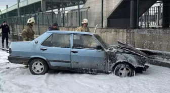 Büyükçekmece'de Seyir Halindeki Otomobil Alev Aldı