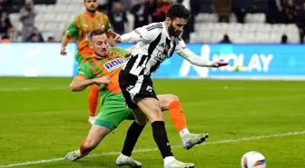 Beşiktaş ve Alanyaspor 1-1 Beraberlik ile İlk Yarıyı Tamamladı