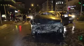 Alanya'da Trafik Kazası: İki Araç Çarpıştı, Sürücüler Kurtuldu