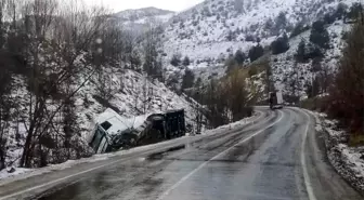 Gümüşhane'de LPG Yüklü Tankerle Tır Çarpıştı: 1 Yaralı