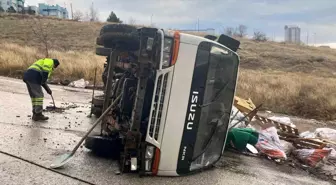 Ankara'da Rampada Kayarak Devrilen Hafriyat Kamyonu 11 Araca Çarpıp Devrildi