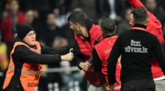 Muslera ile fotoğraf çektiren genci darp eden tribün lideri gözaltına alındı