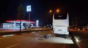 Çanakkale'de Motosiklet Otobüse Çarptı: 1 Ölü, 1 Ağır Yaralı