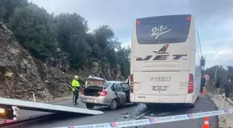 Muğla'da Yolcu Otobüsü ile Çarpışan Otomobildeki Çift Hayatını Kaybetti