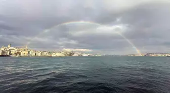 İstanbul Boğazı'nda Gökkuşağı Görsel Şöleni