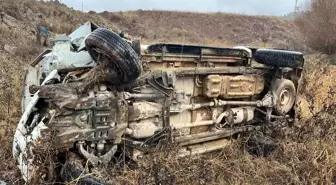 Adıyaman'da Kamyonet Şarampole Yuvarlandı: 3 Yaralı