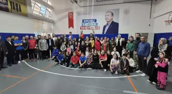 Keçiören'de 3. Geleneksel Aileler Arası Badminton Şampiyonası Gerçekleşti