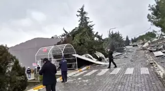 Balıkesir Valisi İsmail Ustaoğlu, Karesi'de patlayıcı üretilen fabrikada meydana gelen patlama sonucu 12 kişinin hayatını kaybettiğini, 3 kişinin...