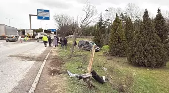 Gebze'de Kontrolden Çıkan Otomobil Devrildi