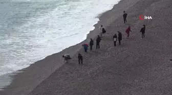 Antalya'da Turuncu Kod Uyarısıyla Güneşli Hava ve Deniz Keyfi