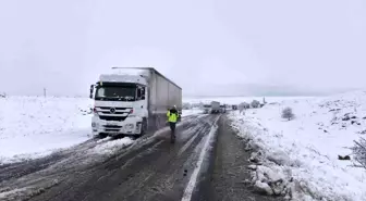 Afyonkarahisar'da Karla Mücadele Çalışmaları Başladı