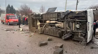 Balıkesir'de öğrenci servisi tırla çarpıştı! 3'ü ağır 28 yaralı