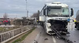 Balıkesir'de Okul Servisi ile Tır Çarpıştı: 26 Yaralı