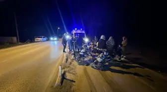Düzce'de Motosiklet ile Elektrikli Bisiklet Çarpıştı: 2 Yaralı