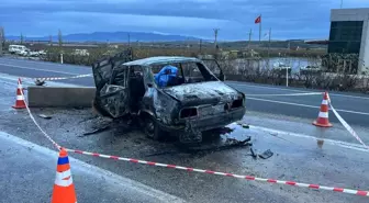 Manisa'da Otomobil Yangını: 2 Kişi Hayatını Kaybetti