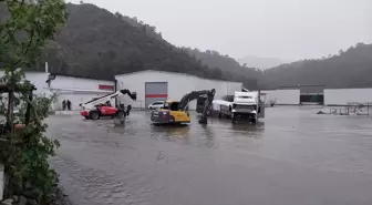 Muğla'da Sağanak Yağış ve Kar Etkili Oluyor