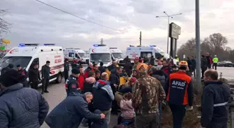 Balıkesir'de Okul Servisi ile Tır Çarpıştı: 8 Öğrencinin Durumu Ağır