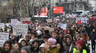 Hukuk Öğrencileri, Novi Sad'daki Fatal Kazanın Aydınlatılması İçin Protesto Düzenledi