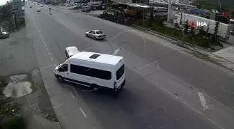 Tatvan'da KGYS Kameralarına Yansıyan İlginç Trafik Kazaları