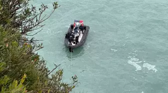 Antalya'da Falezlerden Düşen Araç için Arama Kurtarma Çalışmaları Sürekli Devam Ediyor