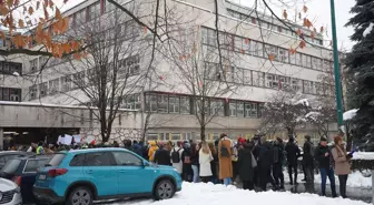 Bosnalı Öğrencilerden Sırp Öğrencilere Destek Gösterisi