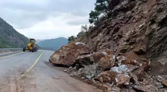 Kayseri'de Heyelana Müdahale: Kapuzbaşı Şelaleleri Yolu Açıldı