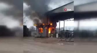 İnegöl'de Hurdacıya Ait Konteyner Büro Yangınla Kül Oldu