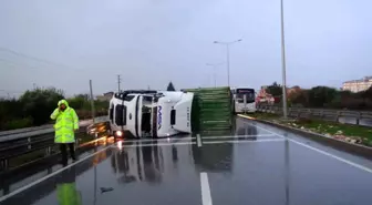 Mersin Silifke'de Tır Devrildi: Sürücü Yaralandı