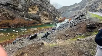 Şırnak'ta Kamyonet Şarampole Yuvarlandı, Şoför Yaralandı