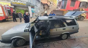 Demirci'de Park Halindeki Otomobilde Yangın Çıktı