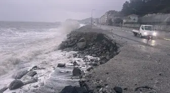 Kastamonu İnebolu'da Fırtına Sahil Yolunu Vurdu