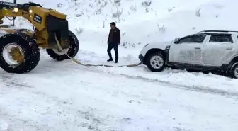 Pervari'de Yoğun Kar Yağışı Nedeniyle Kapanan Yol Yeniden Açıldı