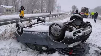 Ağrı'da Trafik Kazası: 3 Yaralı