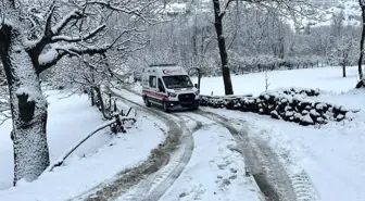 Elazığ'da Kar Yağışı Nedeniyle Mahsur Kalan Hasta Kurtarıldı