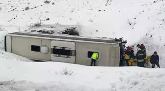 Erzincan'da yolcu otobüsü şarampole yuvarlandı: 1 ölü, 26 yaralı