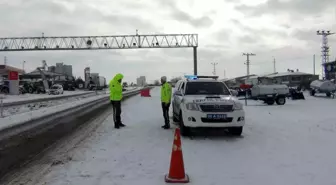 Kars-Digor Kara Yolu Kar Yağışı Nedeniyle Kapandı