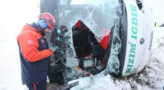 Kars'ta Yolcu Otobüsü Devrildi, 23 Yaralı