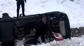 Yüksekova'da Trafik Kazası: 3 Yaralı