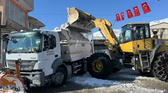 Başkale'de Karla Mücadele Çalışmaları Devam Ediyor