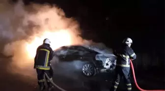 Hatay'da Otomobil Yangını itfaiye Ekipleri Tarafından Söndürüldü