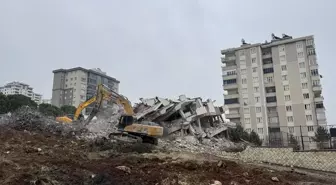 Kahramanmaraş'ta Depremzedelerin İhtiyaçları İçin Yıkımlar Devam Ediyor