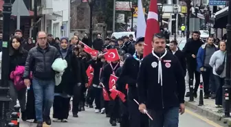 Sarıkamış şehitlerini 3.5 kilometrelik yol yürüyerek andılar