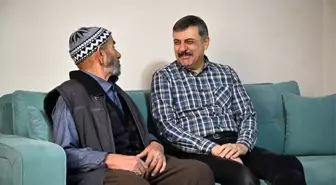 Vali Çiftçi, 96 Yaşındaki Refik Masat'ı Ziyaret Etti