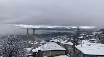 Aladağ'da Yoğun Kar Yağışı Etkili Oluyor