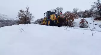 Afyonkarahisar'da Kar Temizleme Çalışmaları Aralıksız Sürüyor