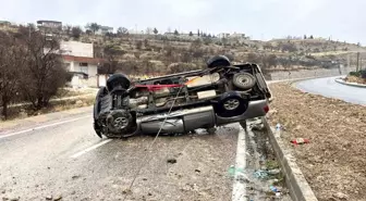 Adıyaman'da Takla Atan Kamyonet Sürücüsü Yaralandı