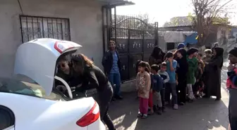 Adana'da Dezavantajlı Çocuklara Mont Dağıtımı