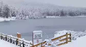 Akdağ Tabiat Parkı'nda Kar Yağışı Sonrası Buz Tutan Gölet