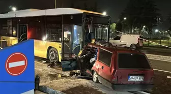 İETT Otobüsü ile Tofaş Otomobili Kafa Kafaya Çarpıştı: 2 Yaralı